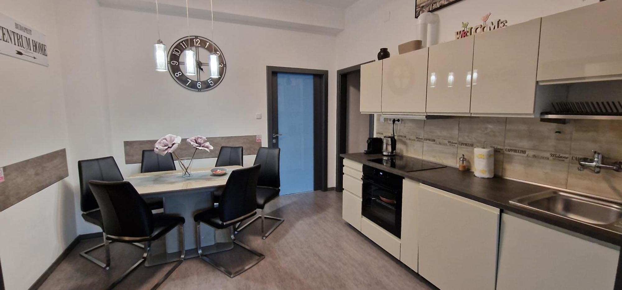 Appartamento Extra Sok Szobas Apartman Budapest Kozpontjaban Esterno foto